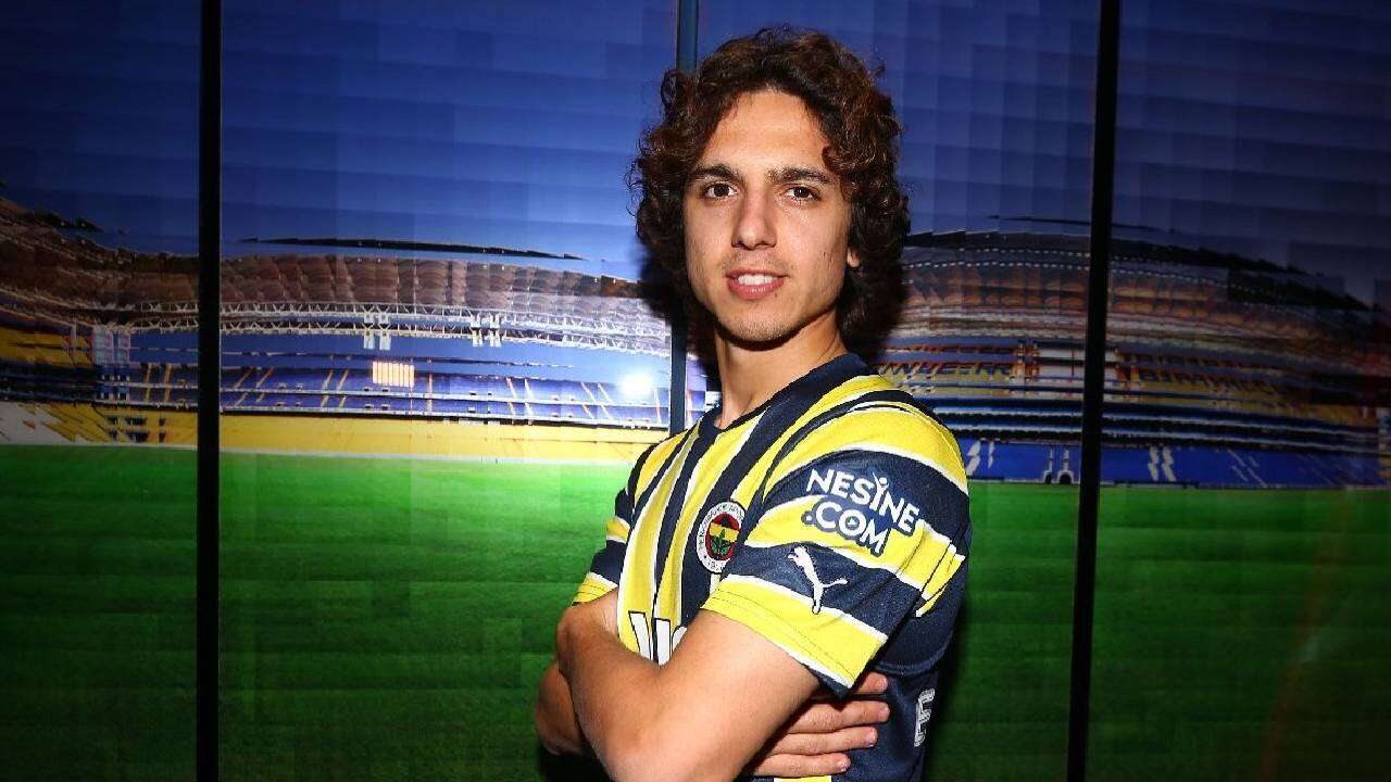 Fenerbahçe'de yaprak dökümü: İsmail Kartal gözünü yaşına bakmadı! 22 yaşındaki yıldız isim Süper Lig devine imzayı attı 4